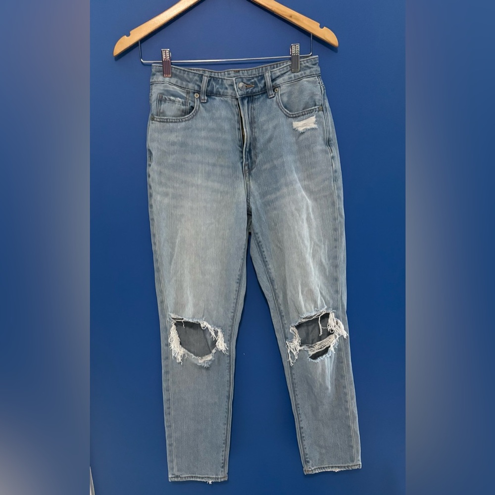 {American Eagle} Distressed Blue Jeans Size 4 Regular